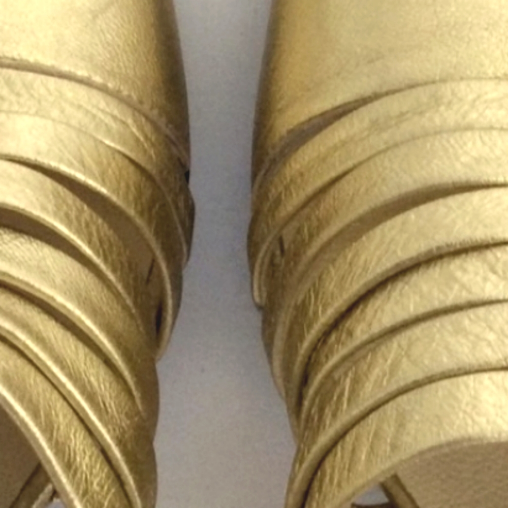 Vtg CHARLES JOURDAN Gold Leather FRANCE Closed Toes Luxury BARNEYS Heels Shoes 9 - Picture 11 of 12